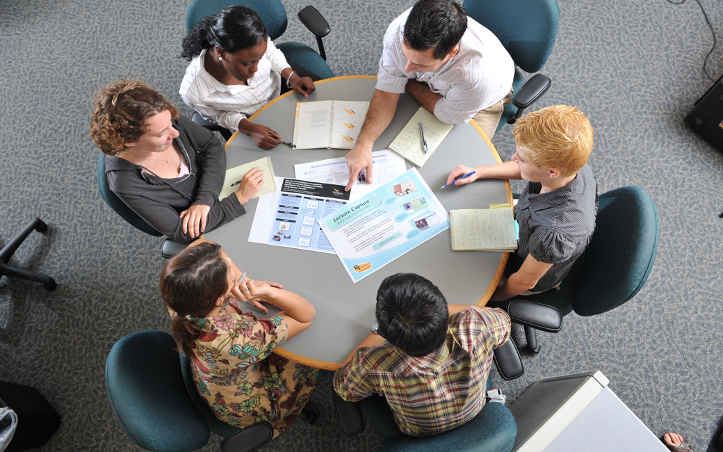 Students meeting to discuss business plan