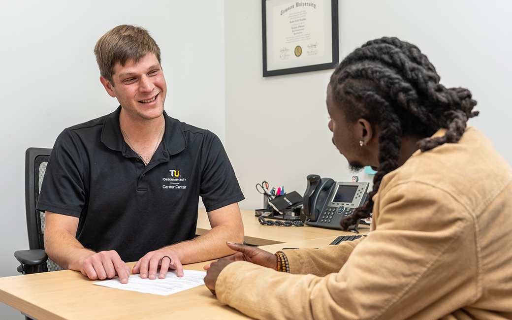 Career Coach meeting with student for appointment