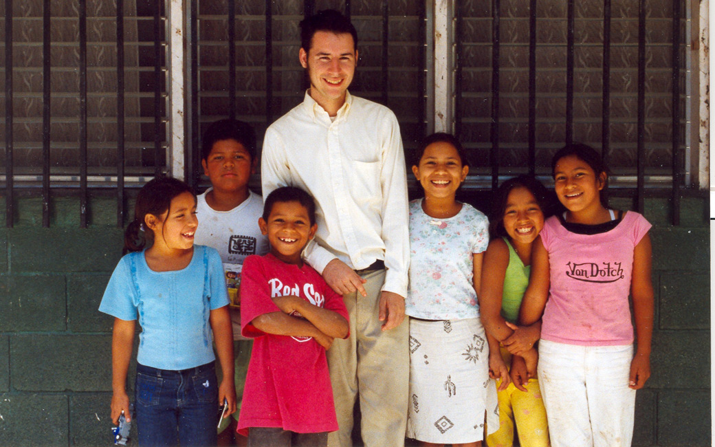 Towson University Economics professor seth gitter with a group of children on a trip to honduras