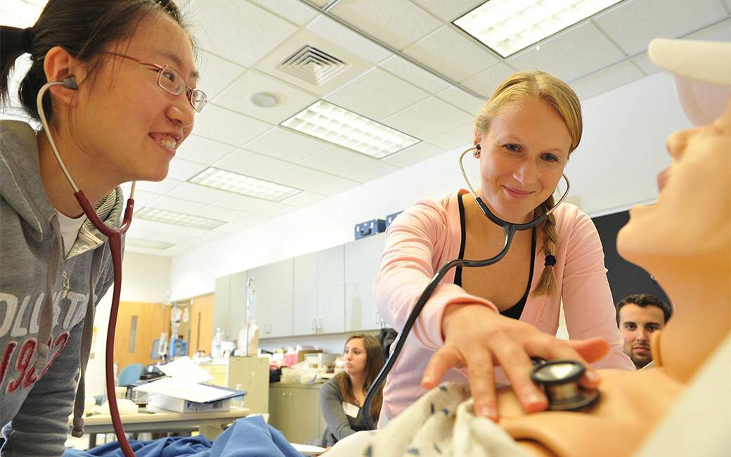 Our students learning health assessment skills in the Simulation Center