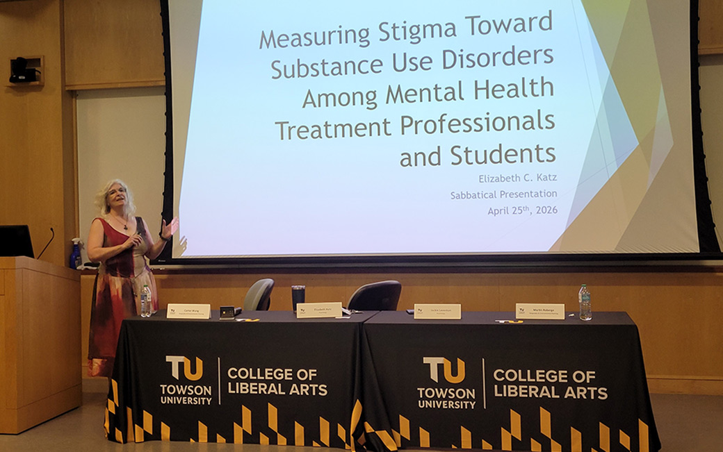 Professor Elizabeth Kats presenting