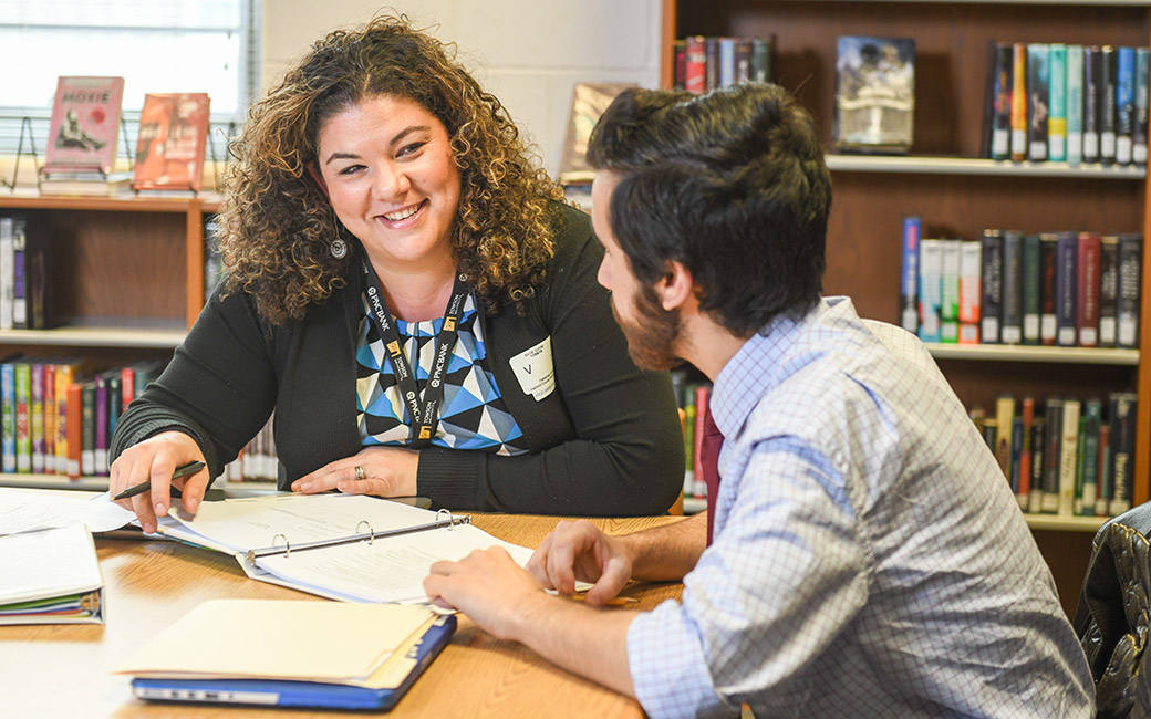 Katie Gjoni working with a student
