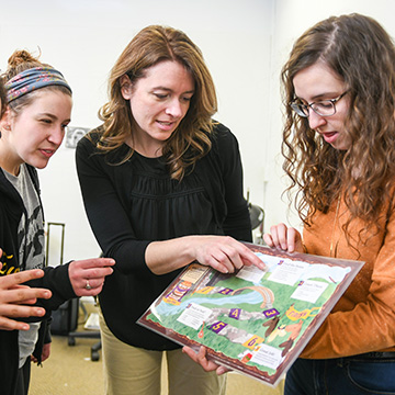 professor confering with students 