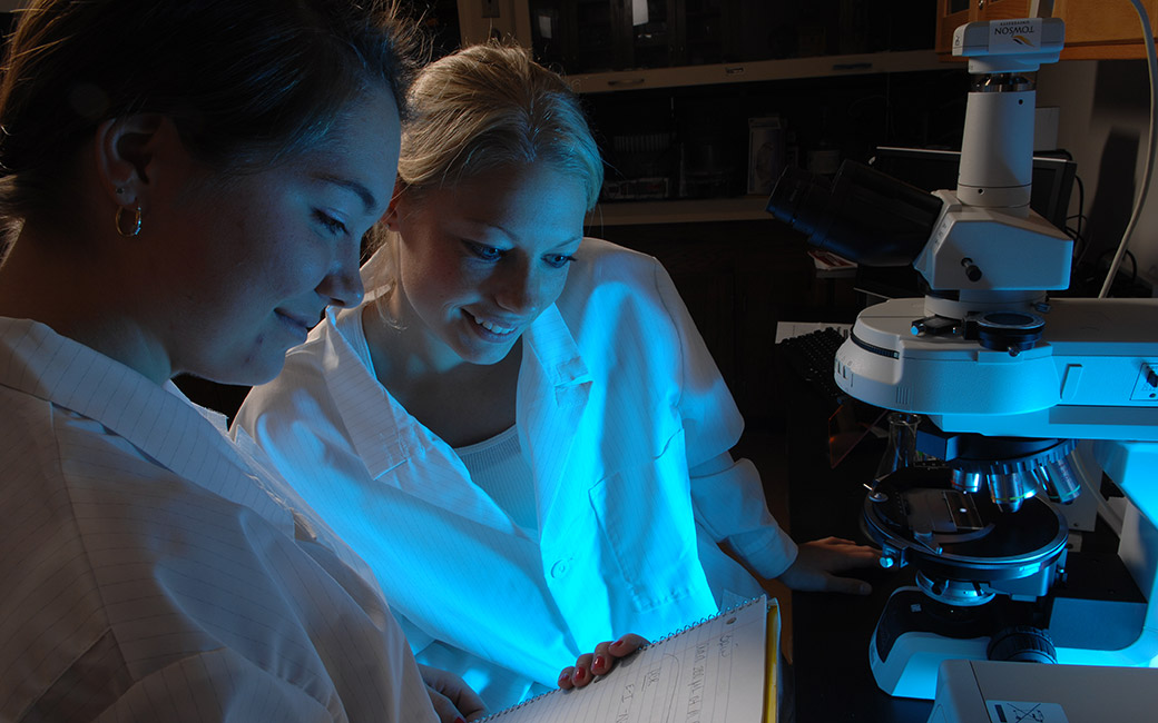 2 female students in chemistry lab