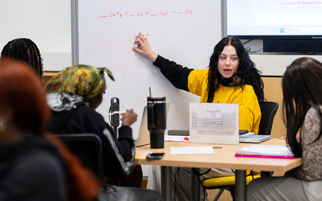 studnets in science tutoring center