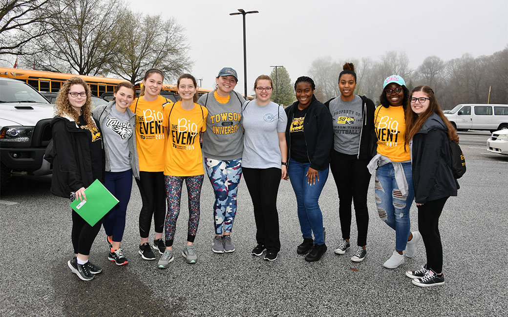 Group of Honors students preparing to work on service-learning project