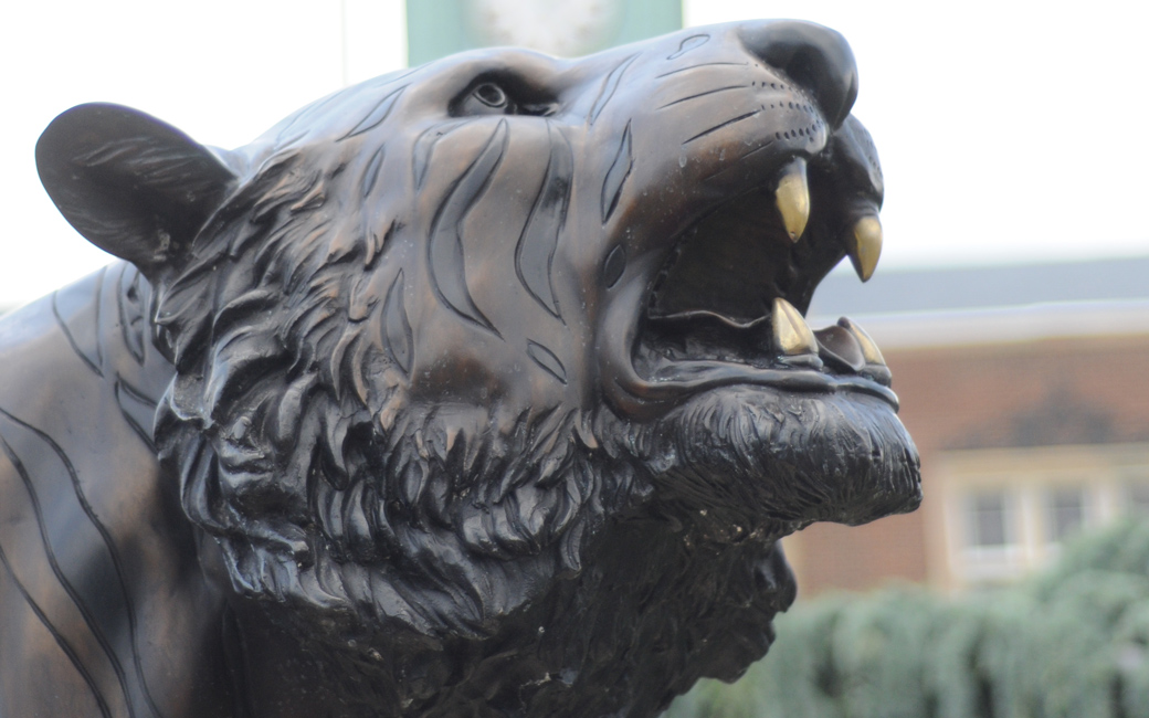 Tiger statue