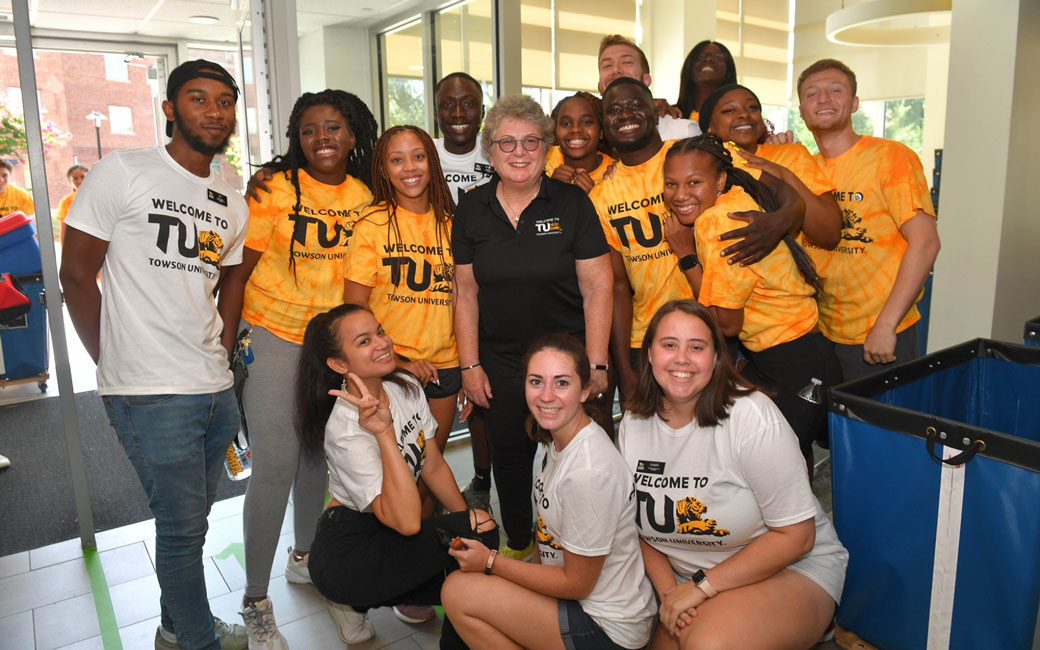 President Schatzel poses with members of the "Move-In Crew, and Residence Tower RAs