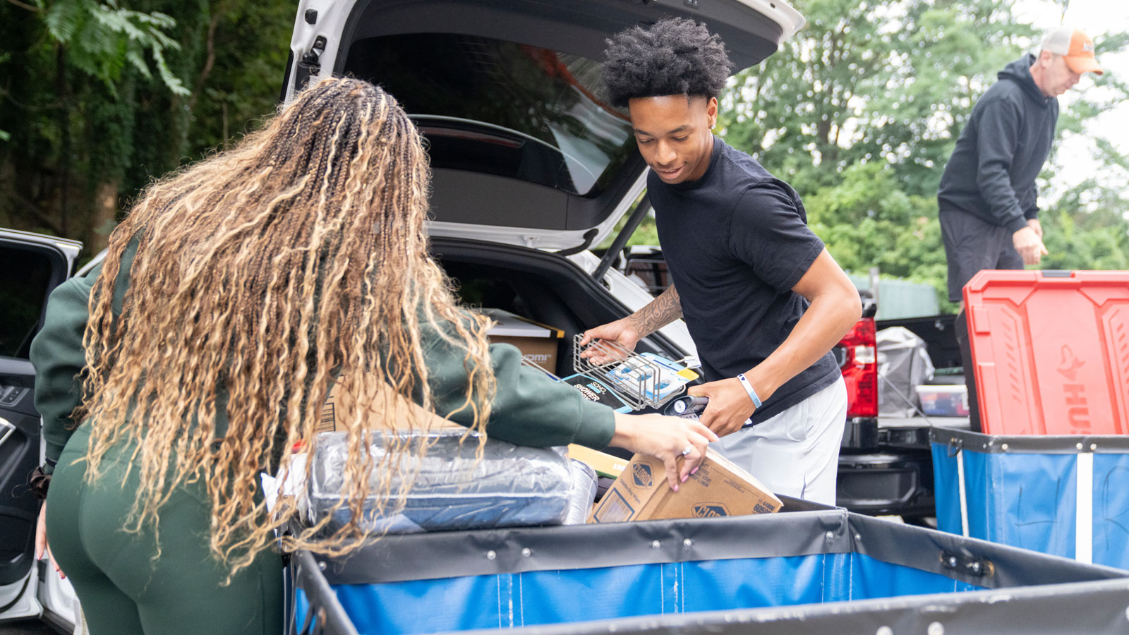 A student and family member unloading their car during move-in
