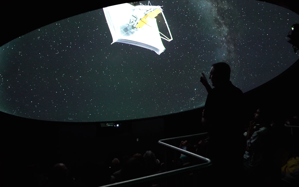 Christian Ready giving a show at the Planetarium