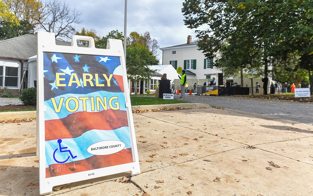 Sign on sidewalk reading "early voting"