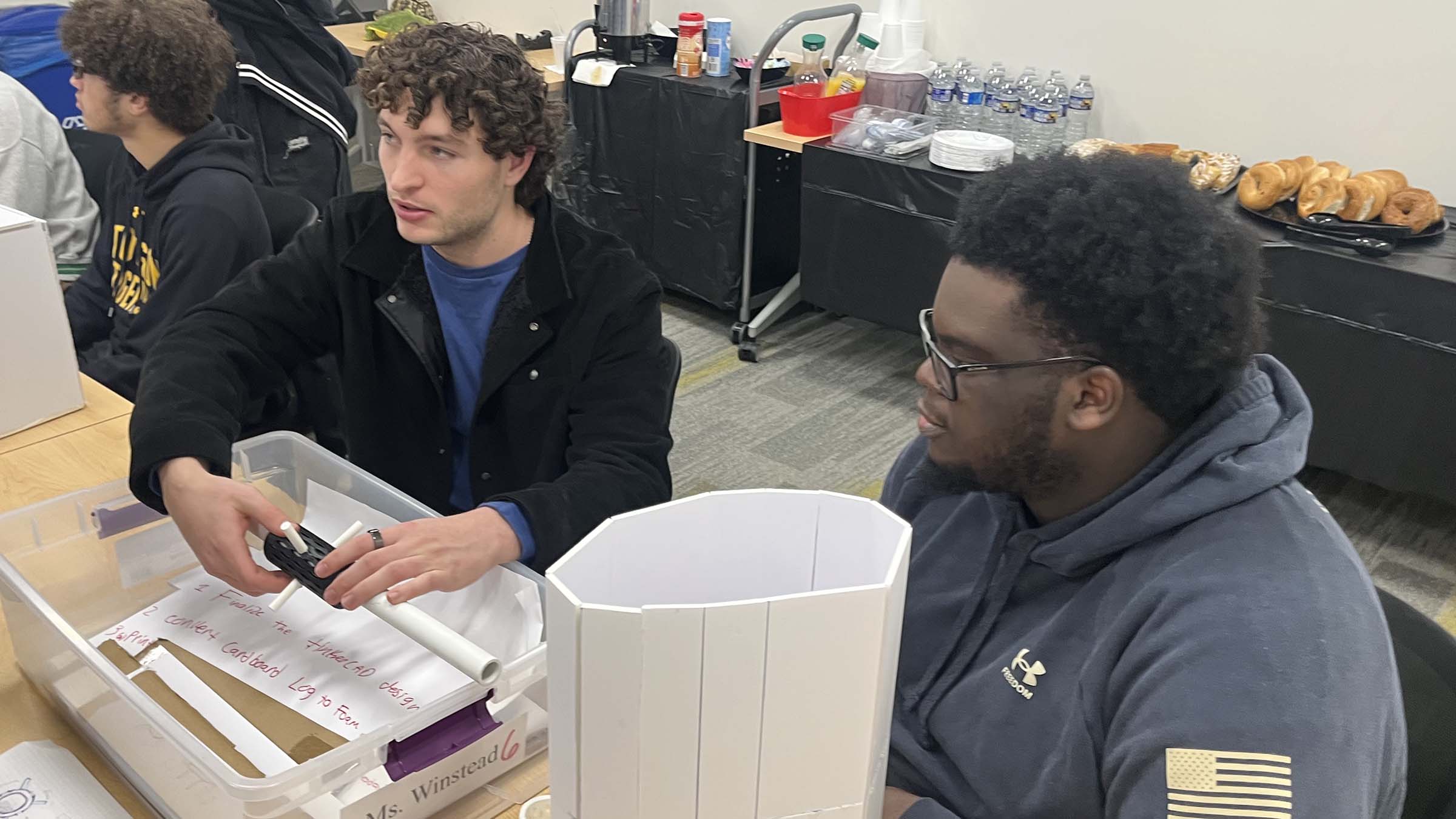 Students making turtle habitat