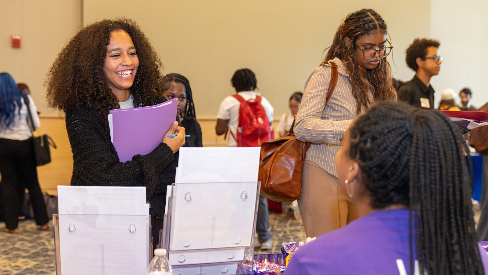 a tu student talking to a potential employer at the job fair