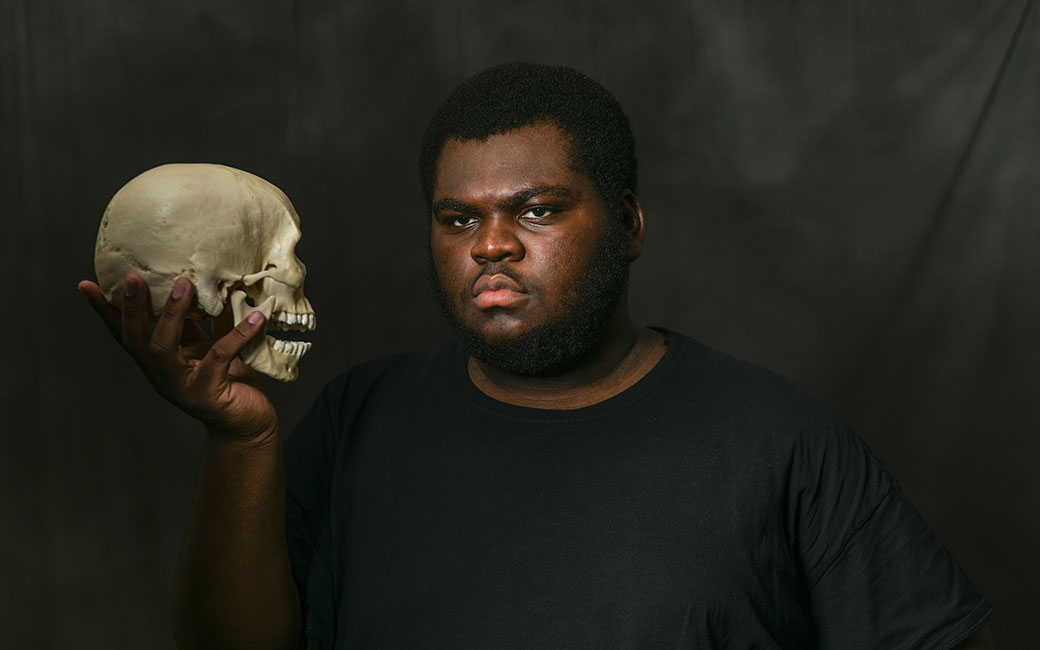 Michael Oduro as Hamlet holding skull