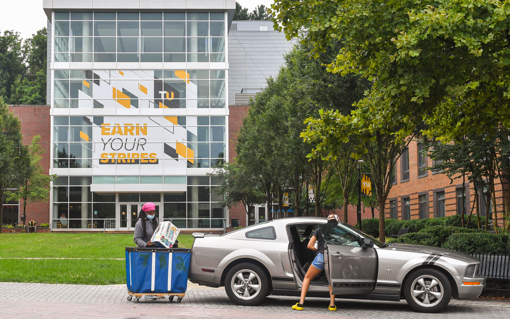 Student unloading their car in front of West Village Commons