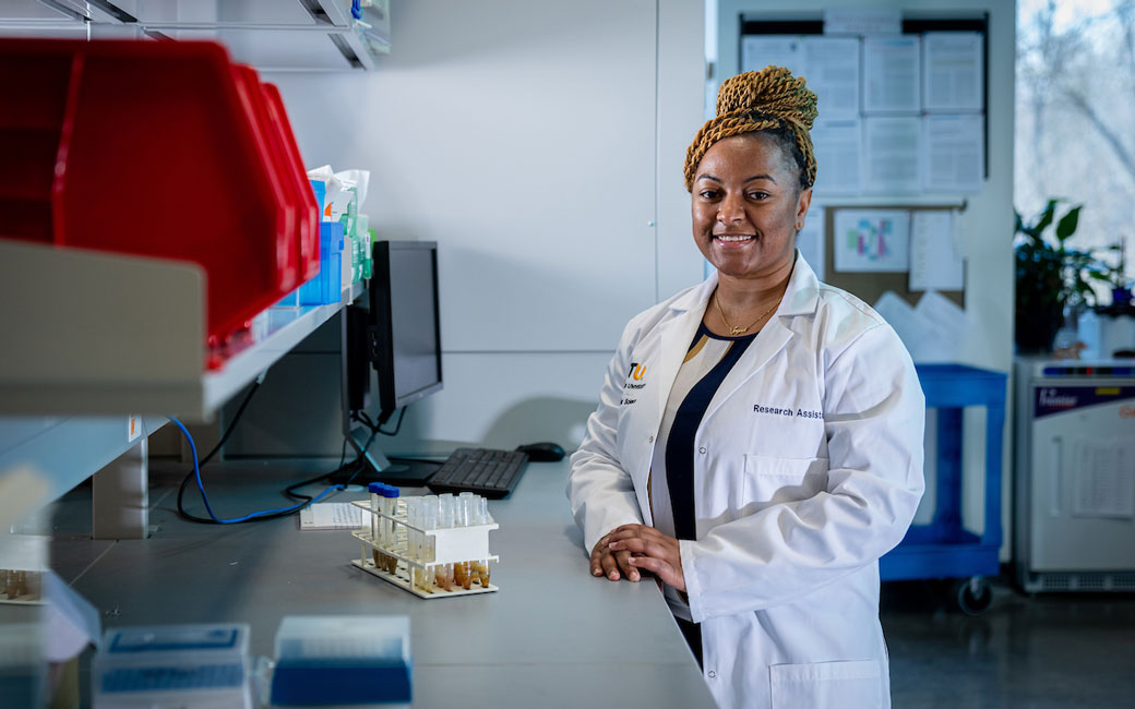 Nequa Griffin in lab