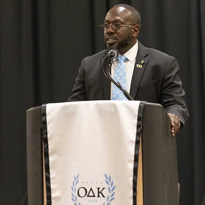 Vernon Hurte speaking at event