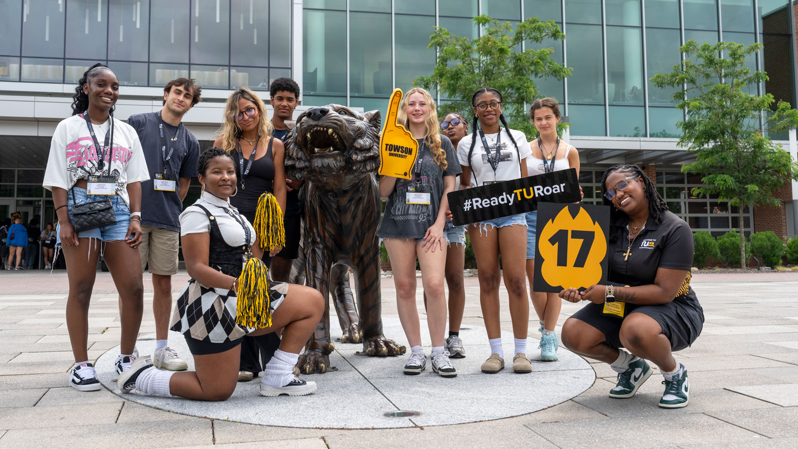 Students pose for a photo with their orientation group at the Tiger Statue near the University Union