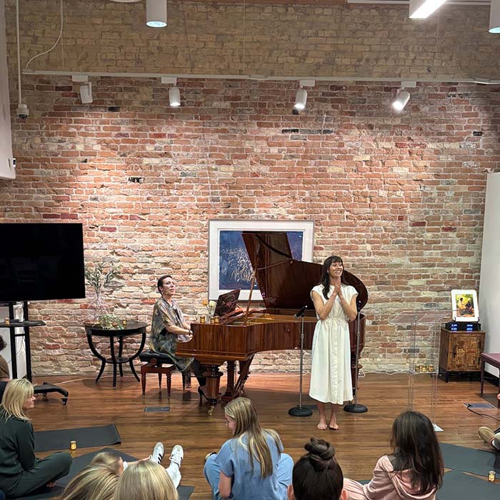 Elizabeth Borowsky performing with Jesika Harmon