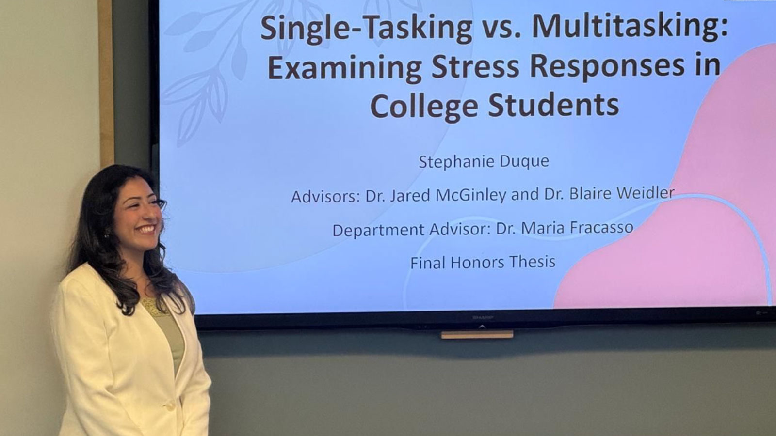 Stephanie Duque presenting her thesis