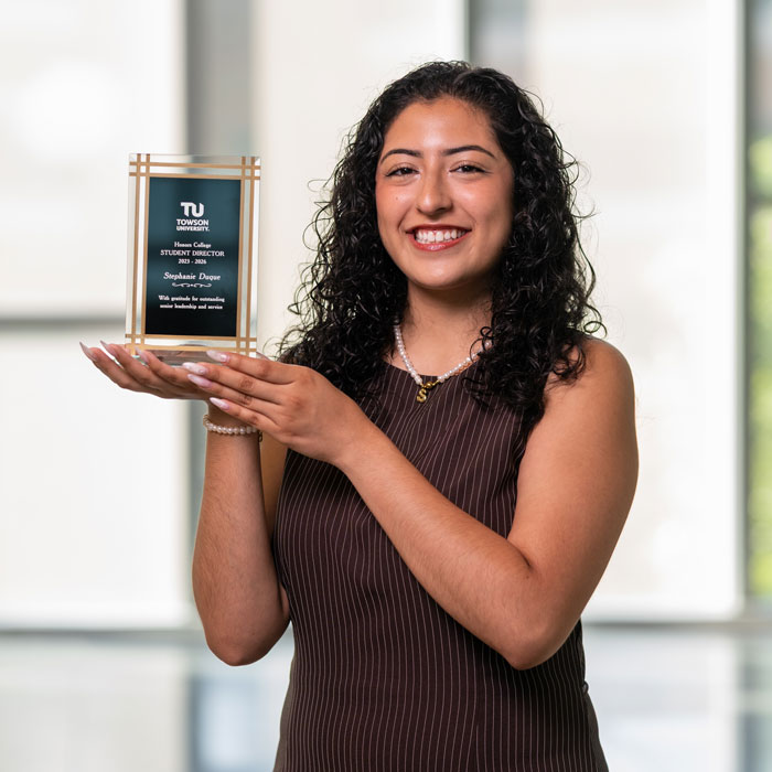 Stephanie Duque holding her Honors College Student Director award