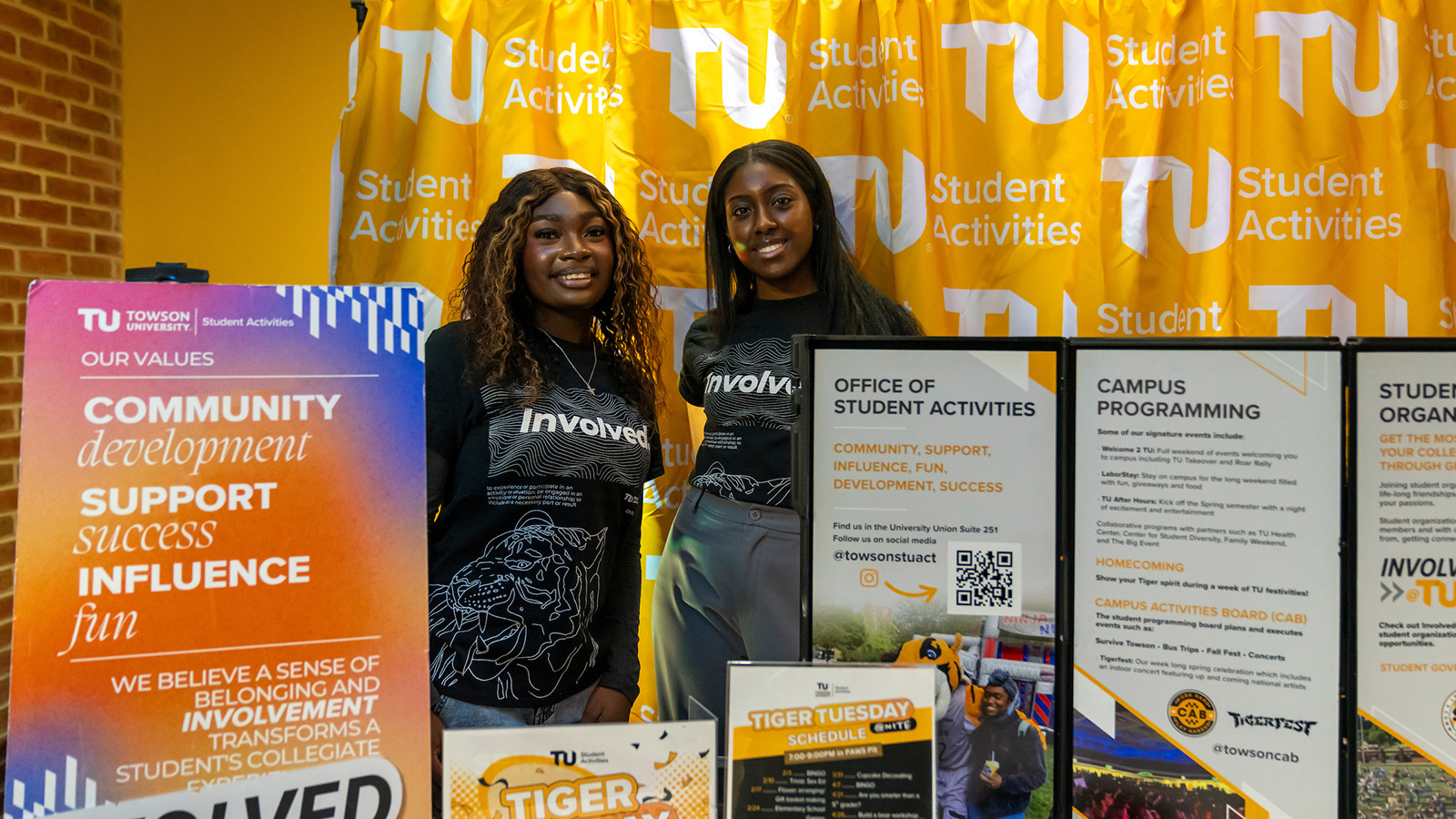 tu students at student involvement fair