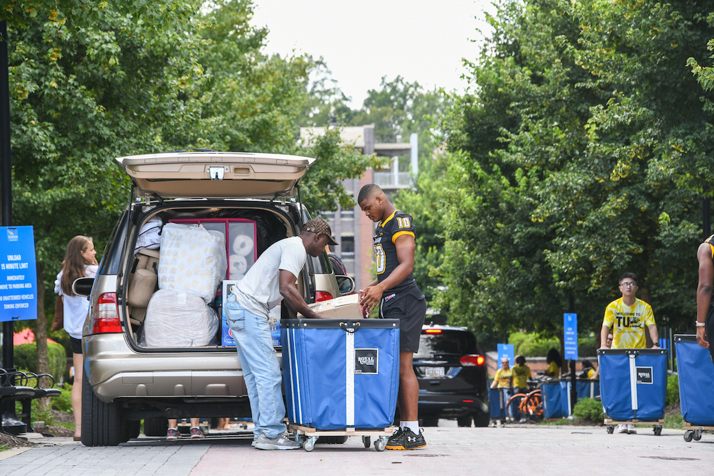 Students move in at Towson University